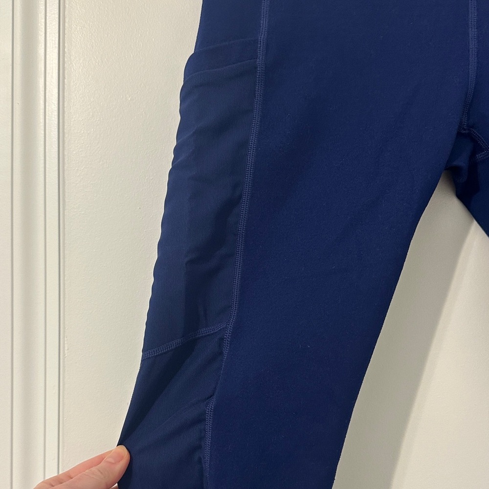 Fabletics Powerhold Capris Pocket Leggings - Picture 4 of 4